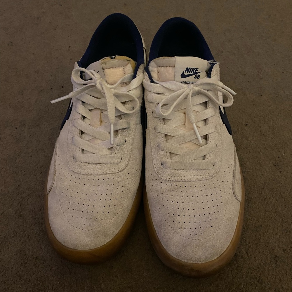 Nike SB Heritage Vulc Men's White and Navy Sneakers with Gum Sole - Picture 2 of 3
